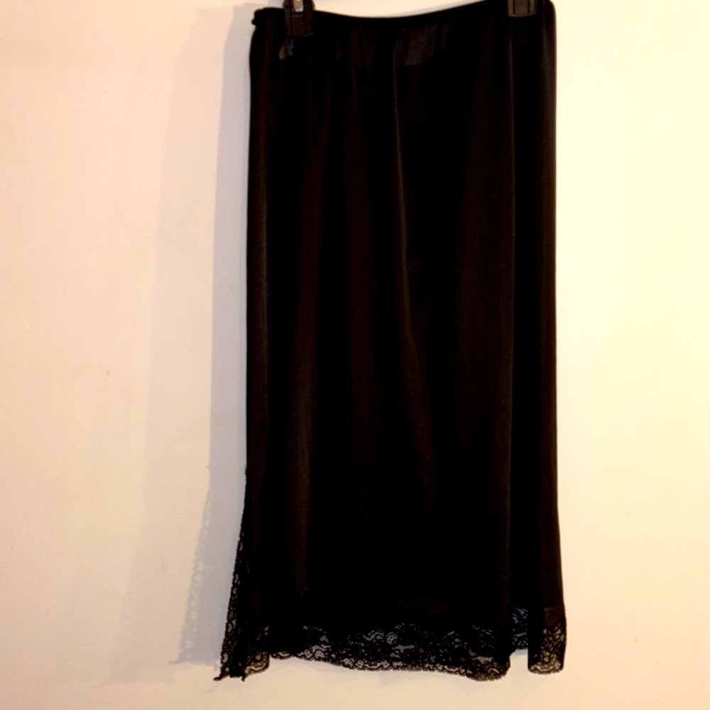 Vintage 70s Black Lace Trim Skirt Slip Womanβs Size Medium 8/10 Retro Lingerie